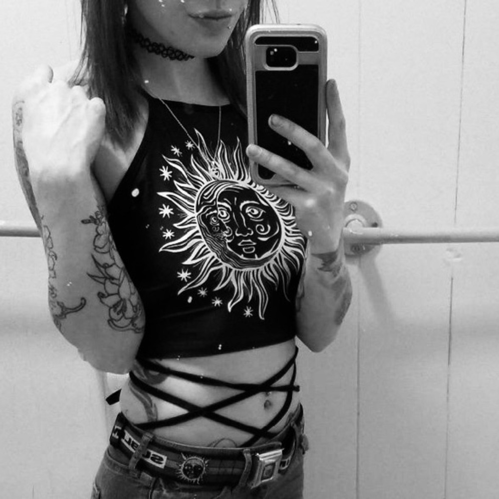 Sun & Moon Crop Top 🌞🌛 - Picture 2 of 3